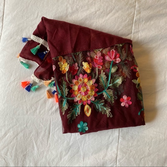 Hand embroidered burgundy mexican pashmina - Picture 3 of 6